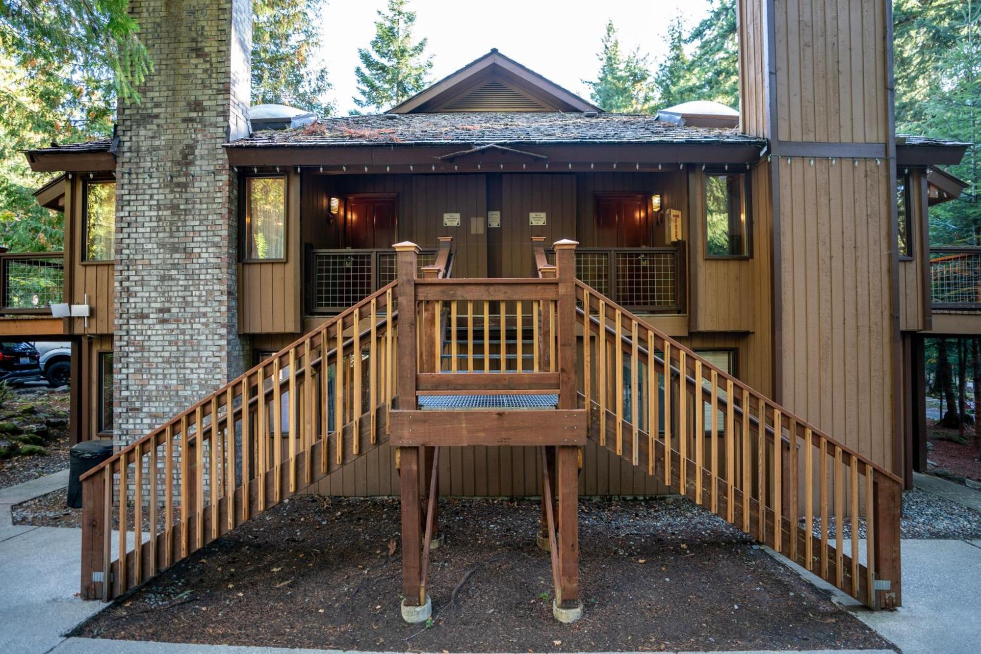 Loge Alta Crystal Hotel Enumclaw Bagian luar foto